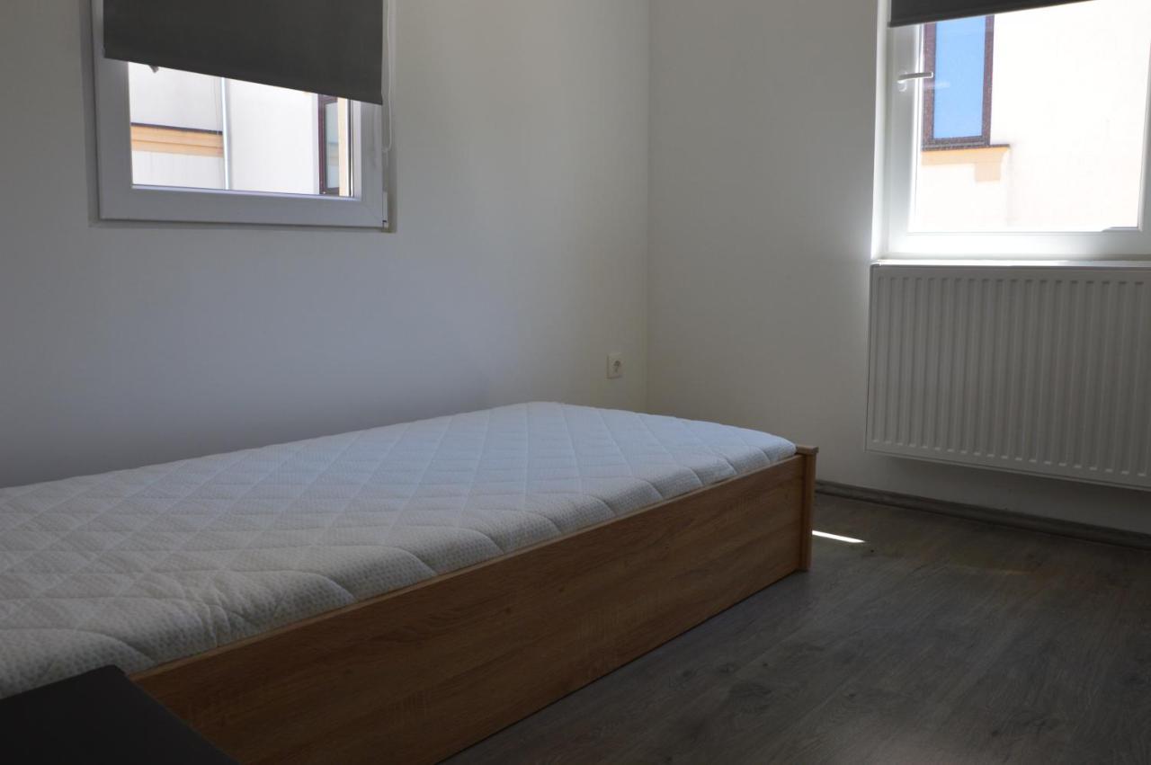 Quiet Residential Area B Taplan - 2 Bedroom And Living Room Apartment Szombathely Extérieur photo